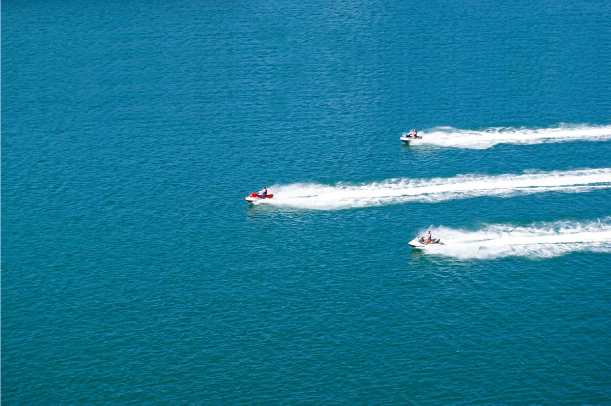 Bateau transportant des conteneurs